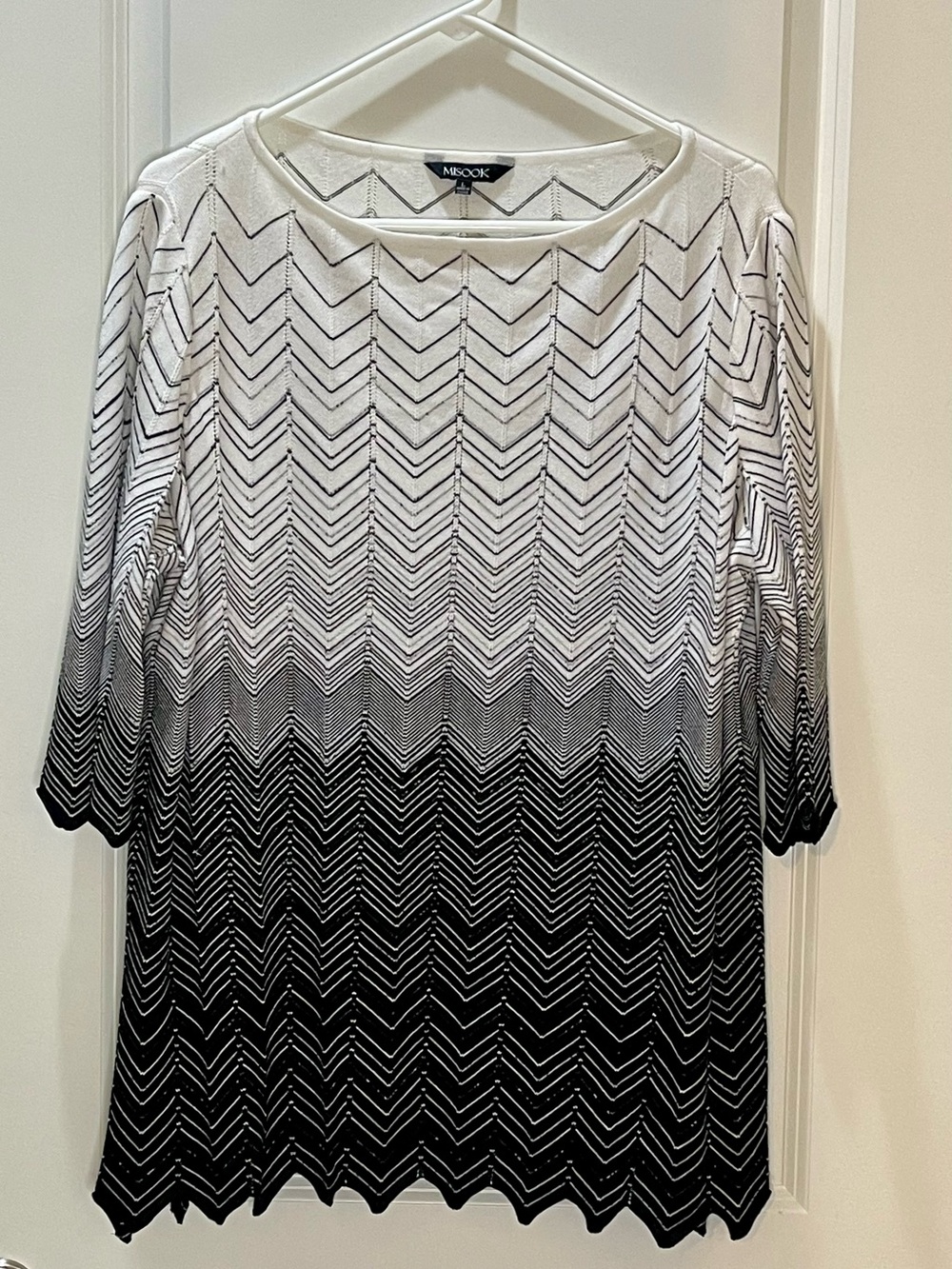 Misook Black and White Chevron Ombre Knit Top 3/4 Sleeves Scalloped Hem L